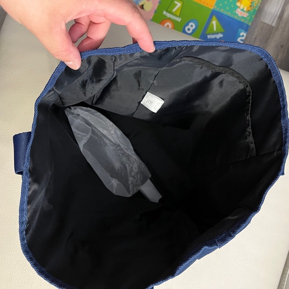 NWT - Adidas Originals Trefoil Shopper City Limited Edition - Toronto - Picture 4 of 10